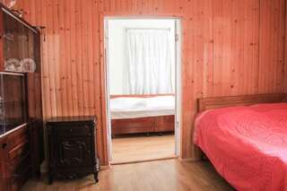 Гостевой дом Dodo Japaridze Guesthouse Местиа Стандартный двухместный номер с 2 отдельными кроватями-7